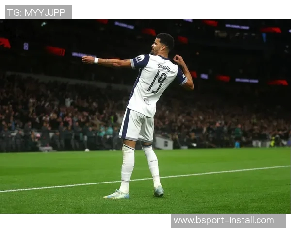 欧联杯热刺逆转里昂红牌事件引发全场热议与争议